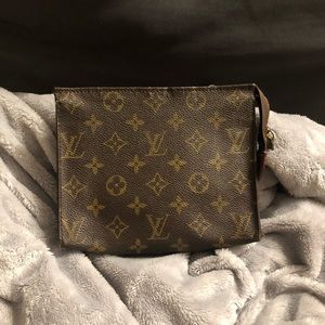 Authentic Vintage LV Toiletry 19